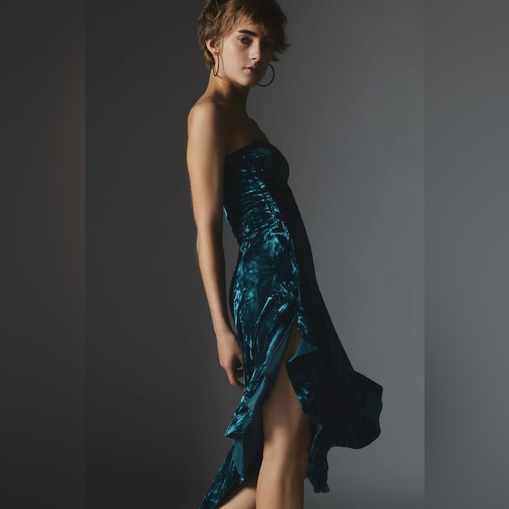 Urban Outfitters NWT Silence + Noise Luna Velvet Strapless Midi Dress - Picture 2 of 4